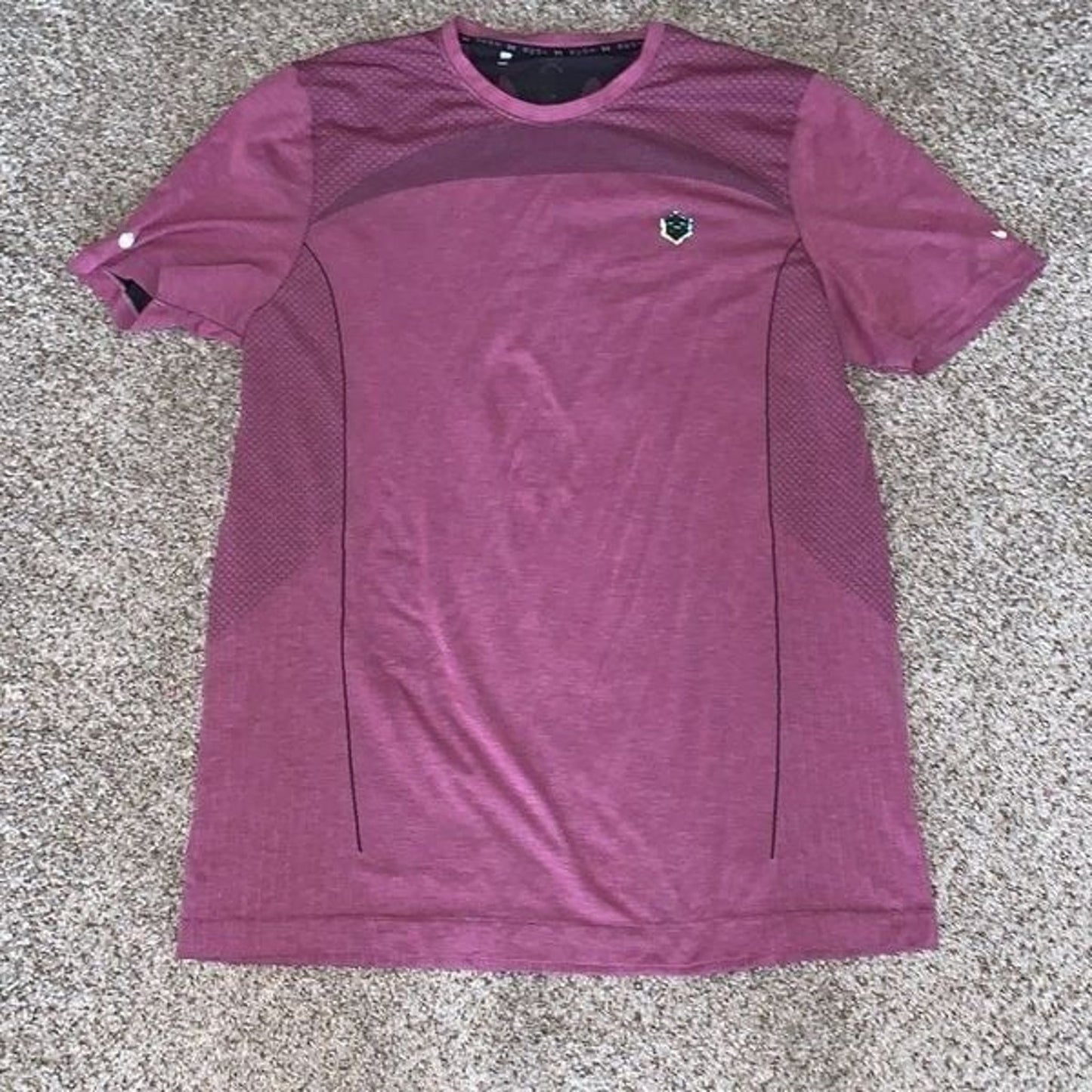 Women’s Under Armour Workout T Shirt Plum moisture wicking workout top size XL