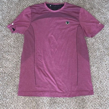 Women’s Under Armour Workout T Shirt Plum moisture wicking workout top size XL