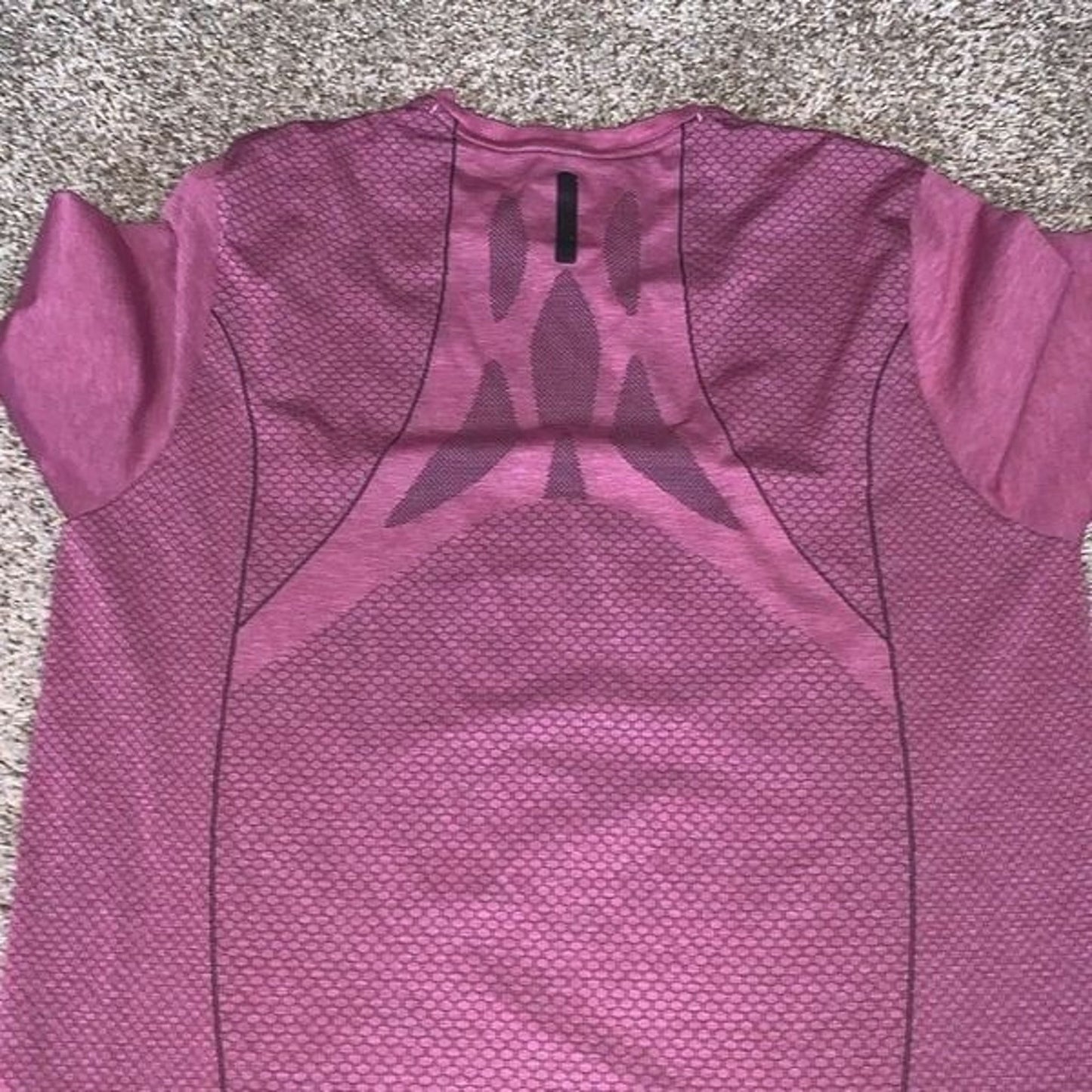 Women’s Under Armour Workout T Shirt Plum moisture wicking workout top size XL